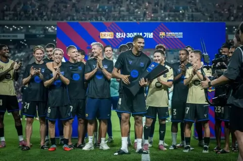 ბარსელონას მოთამაშეები მარკ-ანდრე ტერ შტეგენს მხარს უჭერენ