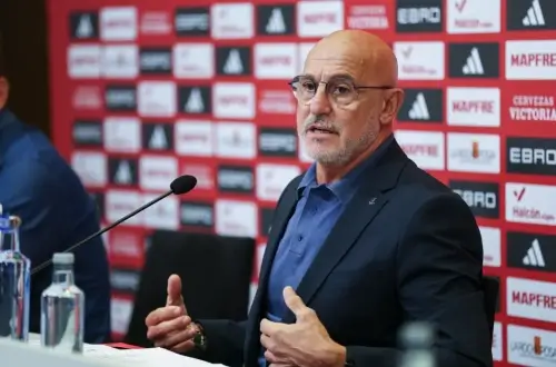 ლუის დე ლა ფუენტე ბარსასთან და ჰანსი ფლიკთან კონფლიქტს უარყოფს ლუის დე ლა ფუენტე ბარსასთან და ჰანსი ფლიკთან კონფლიქტს უარყოფს