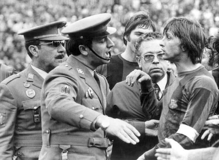 დღე, როცა კრუიფი მოედნიდან პოლიციამ ძალით გაიყვანა