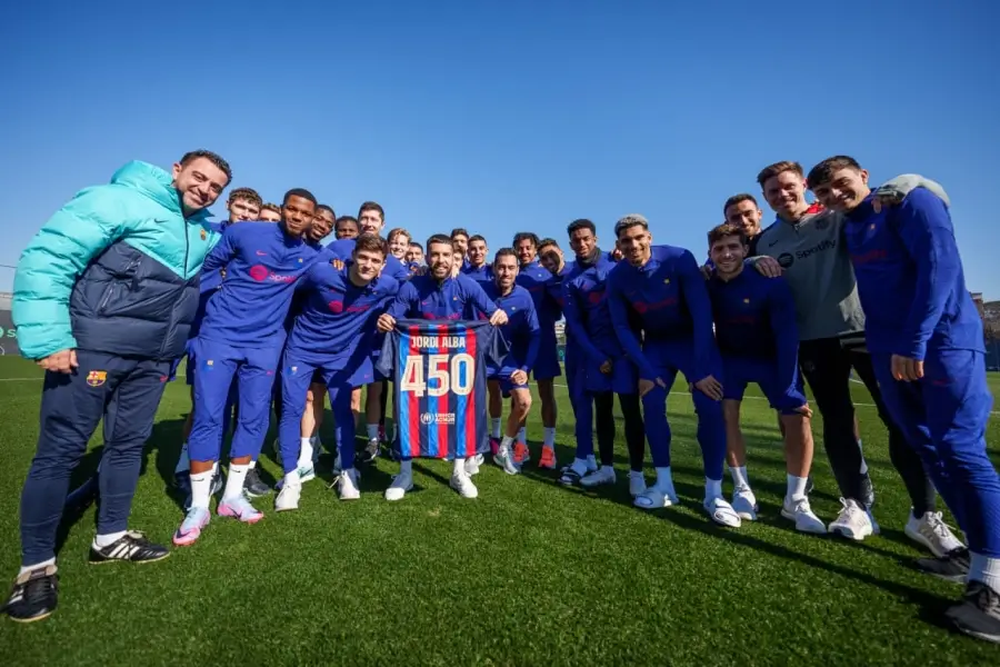 თანაგუნდელებმა ჟორდი ალბას 450-ე მატჩის ჩატარება მიულოცეს