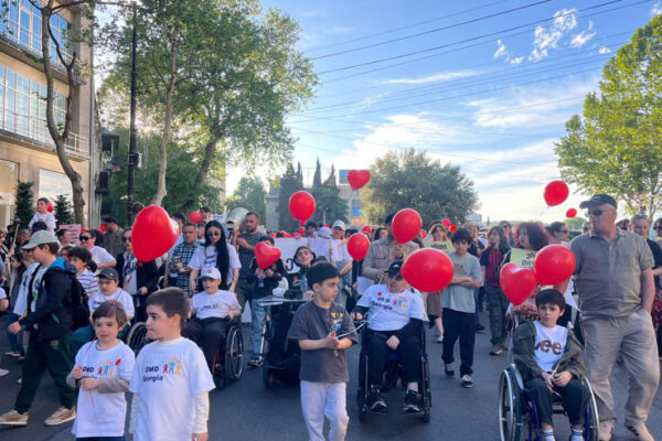 დავეხმაროთ დიუშენის სინდრომით დაავადებულ ბავშვებს