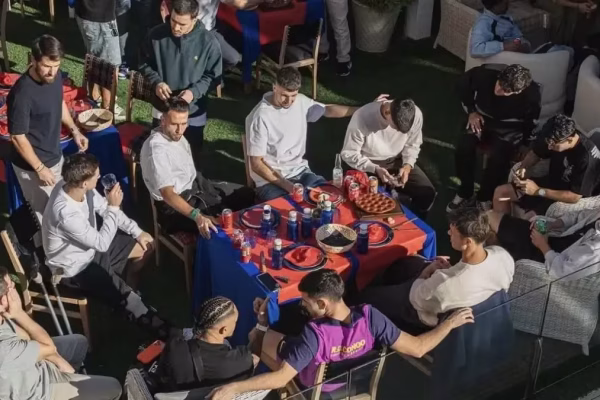ფეხბურთელებმა გუნდში ერთიანობის გასაძლიერებლად საერთო სადილი გამართეს